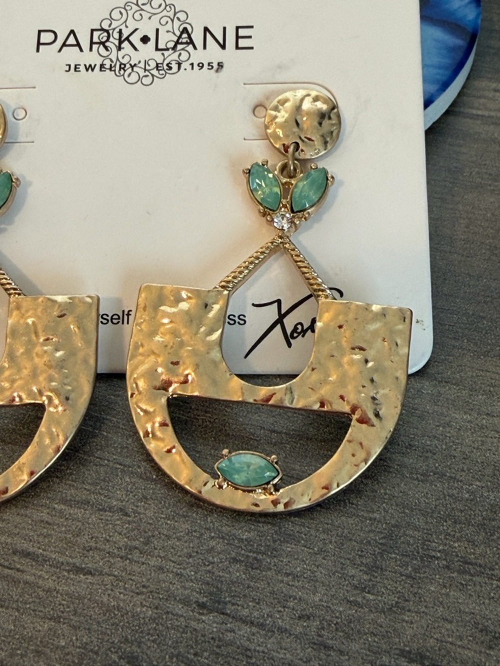 Park Lane Kelley Oversized Earrings #471 gold tone green New on Card! - Picture 3 of 5